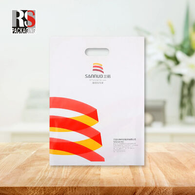 Custom Print Logo Luxury Plastic Handle Shopping Bags Handle Bag For Clothing (Логотип на заказ) Люксовая пластиковая сумочка для покупок Сумочка для одежды